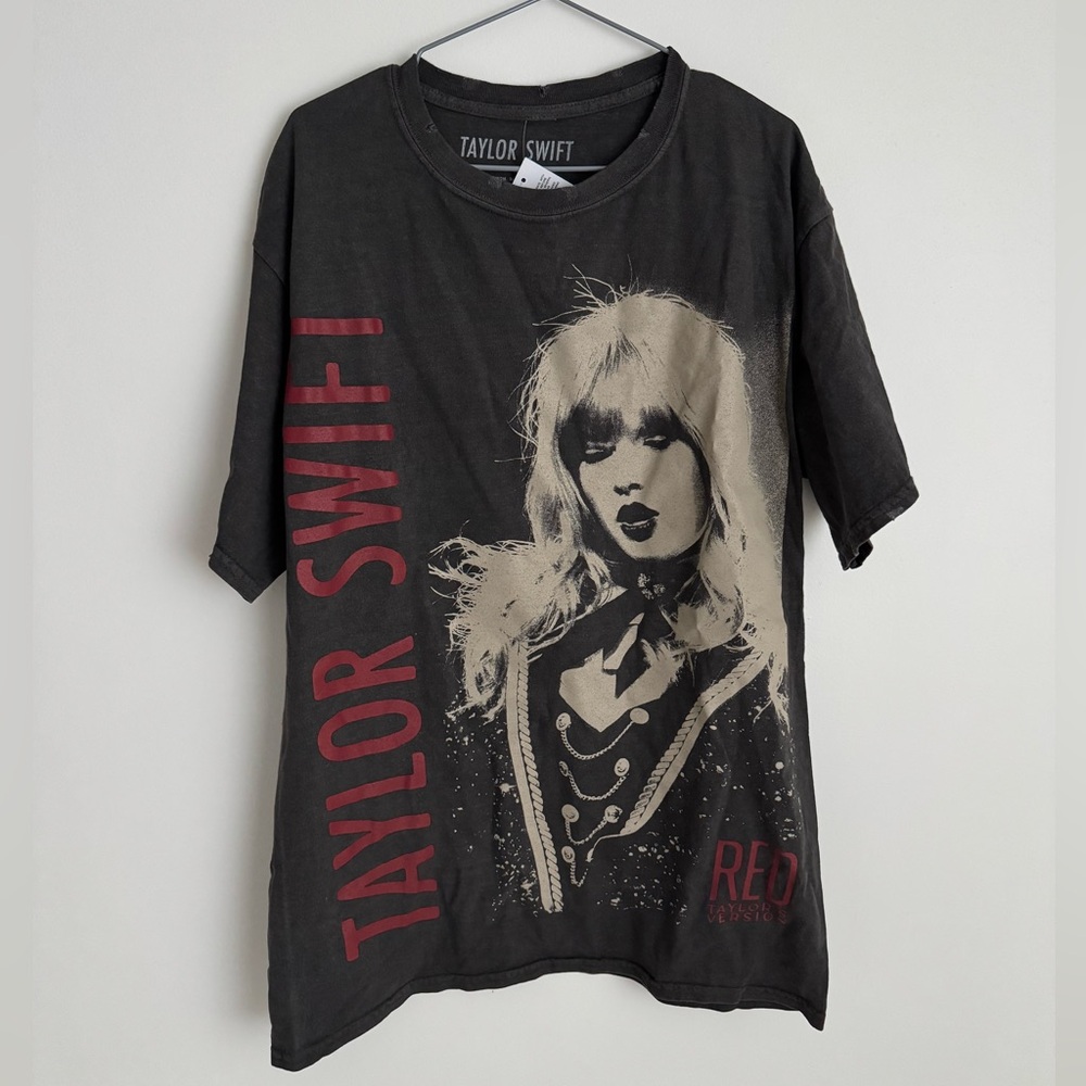 Red (Taylor’s Version) Urban Outfitters Exclusive Graphic T-Shirt